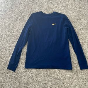 2 Men’s Nike long sleeve tees size M. 2 for $20.